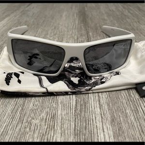 Oakley Sunglasses - Gascan style - white on white - polarized lenses - Unworn